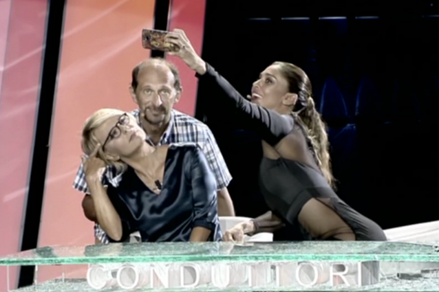 Maria De Filippi e i selfie: "Società dell'immagine? Non voglio essere una Vip per voi"