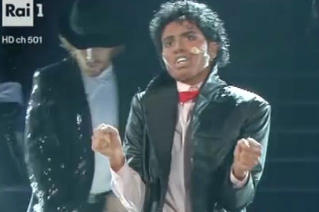 Lorenza Mario "cambia sesso" e si trasforma in Michael Jackson