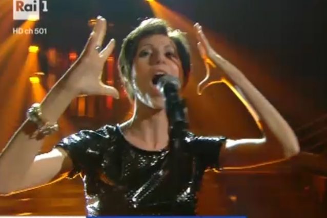 Bianca Atzei è Malika Ayane, il pubblico si divide