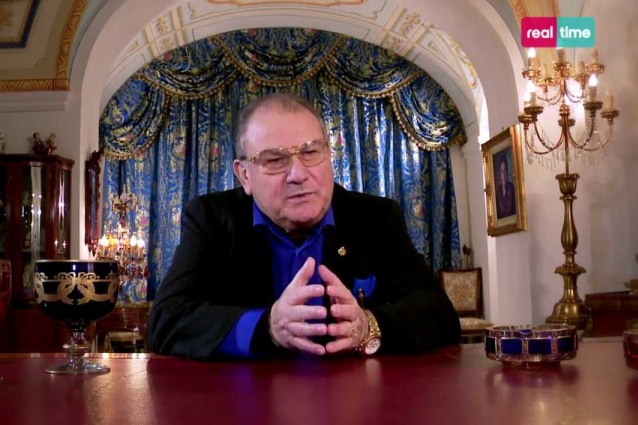 Don Antonio Polese resta in ospedale, ma "Il boss delle cerimonie" va in onda ugualmente