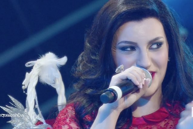 Deborah Iurato torna al suo cavallo di battaglia, Laura Pausini: “Capolavoro”