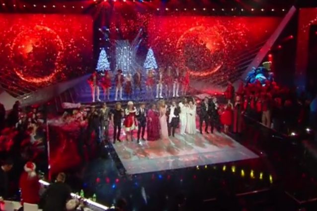Vincono Lopez e Solenghi, tutti insieme cantano “Do They Know It’s Christmas?”