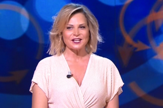 Selfie ancora in calo ma stabile, il programma di Simona Ventura vale il 15% di share