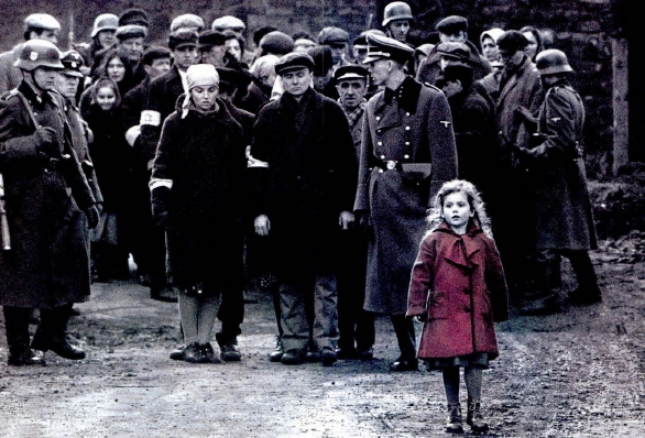 Bambina con cappottino rosso in Schindler's List
