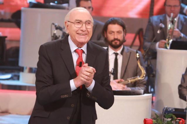 "Pippo Baudo ha la bronchite", lo speciale di Sanremo 2017 inserito ne L'Arena di Giletti