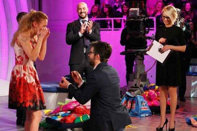 "Due figlie in 2 anni, non vadano a piangere in tv": divide la storia di Anna e Francesco