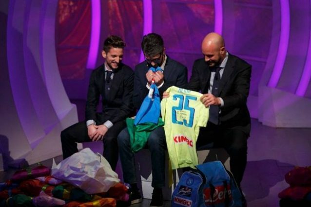 L'umiltà di Reina e Mertens con Francesco: "Noi abbiamo tutto, ma tu sei un vero uomo"
