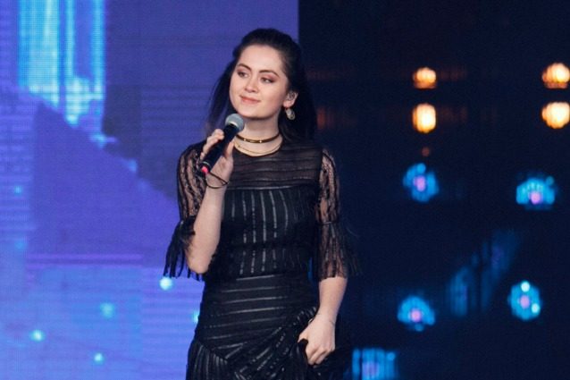 Federica duetta con Jasmine Thompson, Morgan: "Avete fatto la cover, della cover, della cover"