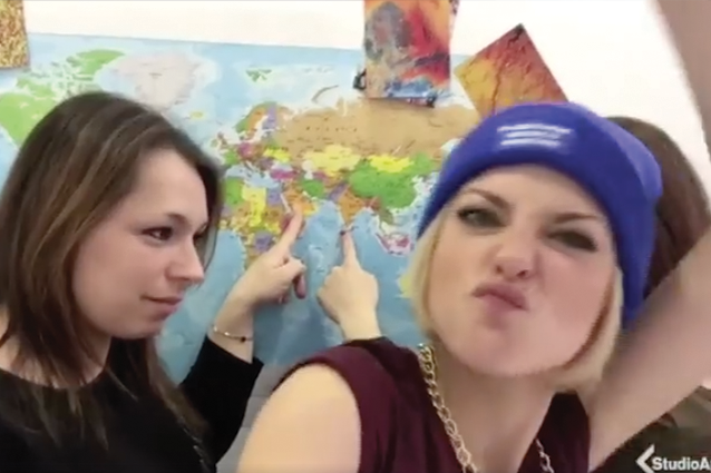 Le meteorine di Studio Aperto fanno il rap: "Pasqua e Pasquetta in compagnia, attento alla meteorologia"