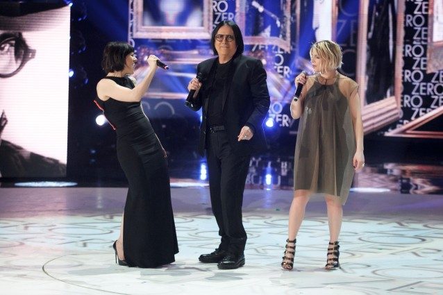 Emma ed Elisa duettano con Renato Zero, De Filippi: "Annulliamo la prova, farete carriera"