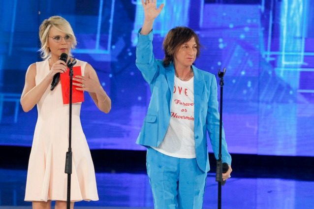 Gianna Nannini rimprovera Maria De Filippi: "Ti invito sempre ai miei concerti ma non vieni mai"