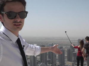 Fabio Rovazzi mostra i selfie estremi: "Ecco come si muore da dementi"