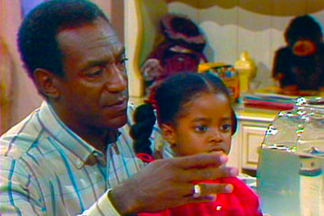 Bill Cosby con la "piccola" Rudy al processo per violenza sessuale, lei oggi ha 38 anni