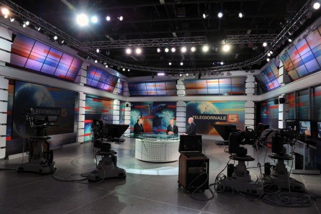 Il Tg5 resta a Roma anche grazie a Papa Francesco: "Trasferimento a Milano accantonato"