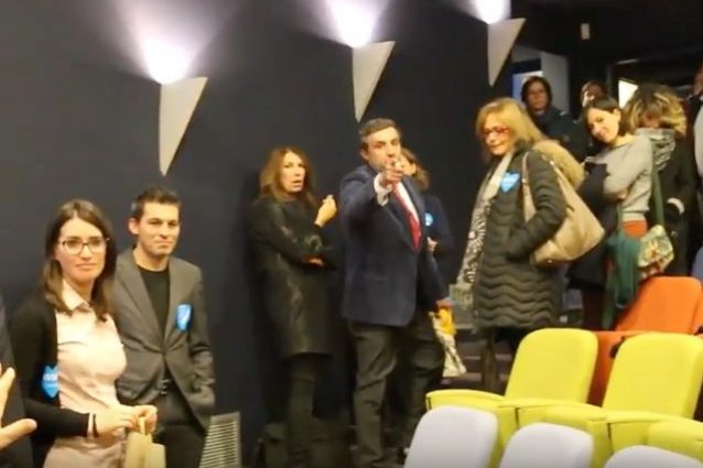 Flavio Insinna insulta giornalista