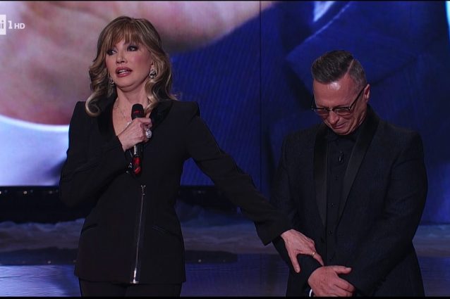 Ballando con le Stelle: Milly Carlucci ricorda in lacrime Fabrizio Frizzi Ballando con le Stelle: Milly Carlucci ricorda in lacrime Fabrizio Frizzi