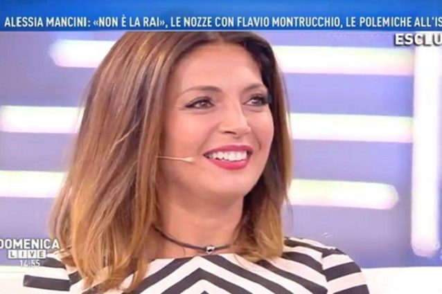 Cecilia Capriotti e Alessia Mancini, lite al trucco a Domenica Live Cecilia Capriotti e Alessia Mancini, lite al trucco a Domenica Live