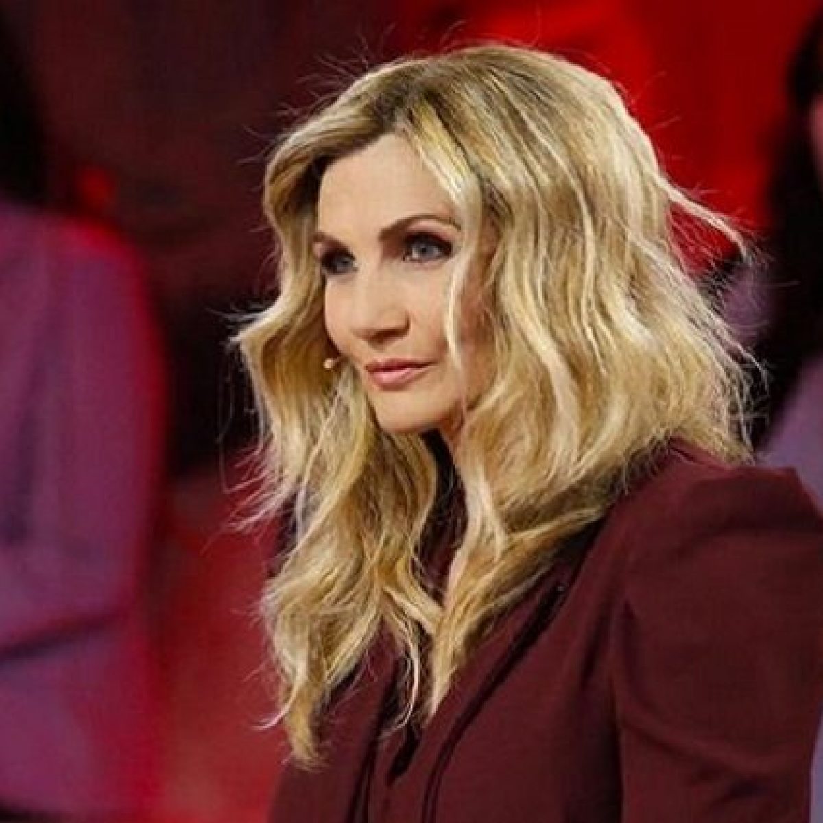 Lorella Cuccarini E In Grado Di Insegnare Canto Ad Amici 21 La Replica Della Showgirl