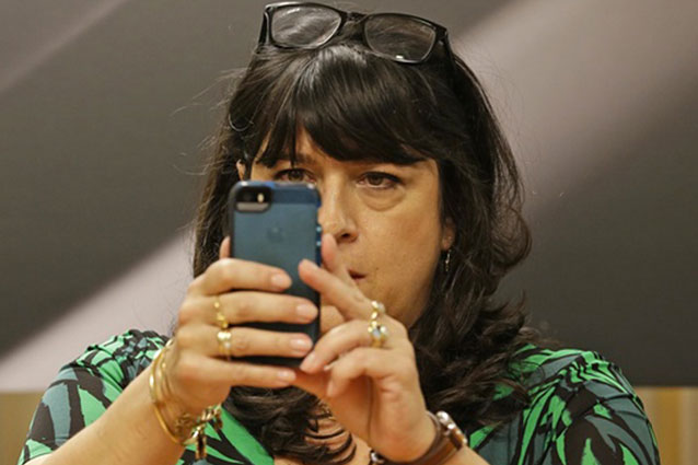 50 sfumature, i fan attaccano E.L. James: "Odi di più le donne o la lingua inglese?"