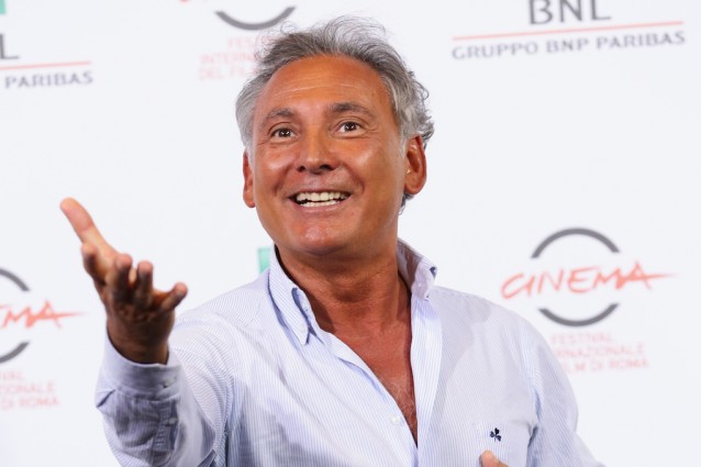 Francesco Paolantoni: il comico dai mille volti di “Mai dire gol” compie 60 anni