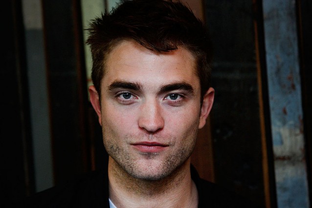 Robert Pattinson, il vampiro della saga di “Twilight” festeggia 30 anni