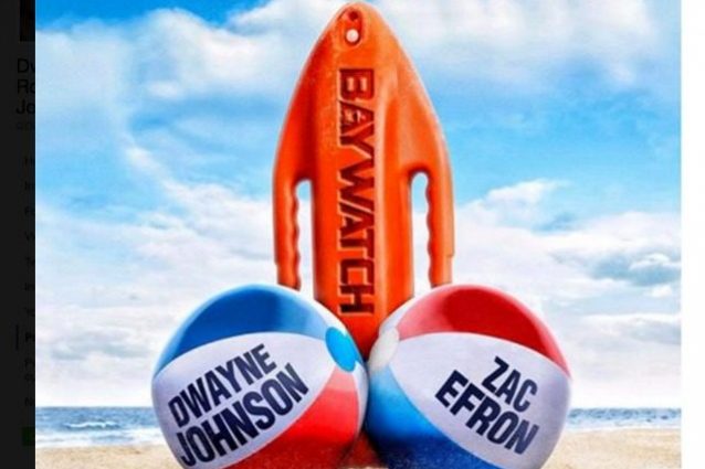 Il poster hot di Baywatch, Dwayne Johnson scherza: "La mia palla più grande di Zac Efron"