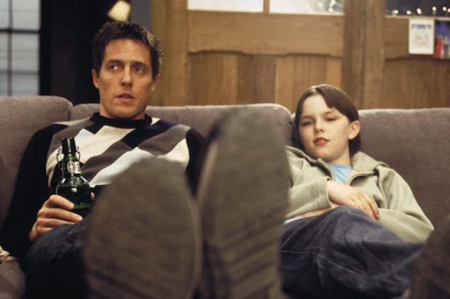 “About a Boy – Un ragazzo”, la commedia con Hugh Grant usciva 15 anni fa