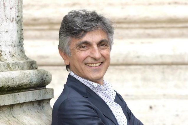 Auguri a Vincenzo Salemme: il giullare partenopeo del cinema compie 60 anni