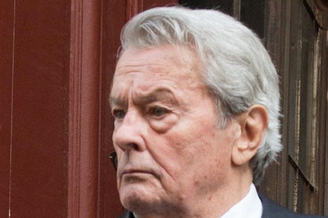 Paura per Alain Delon: operato d'urgenza al cuore Paura per Alain Delon: operato d'urgenza al cuore
