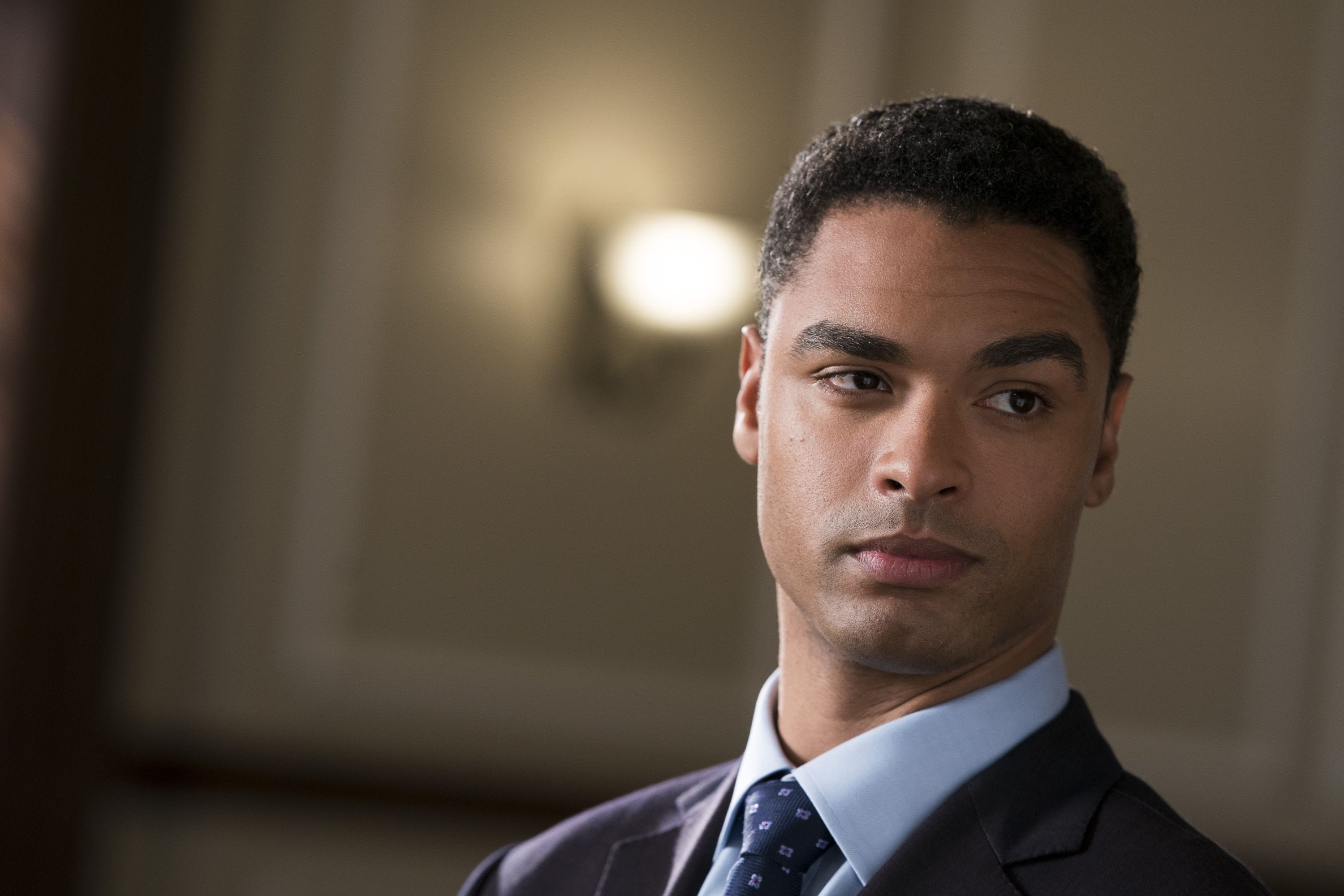 Perché Regé-Jean Page può essere il prossimo James Bond