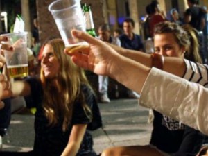 Roma, torna l'ordinanza anti-alcol: ecco tutte le strade dove non si potrà bere di notte