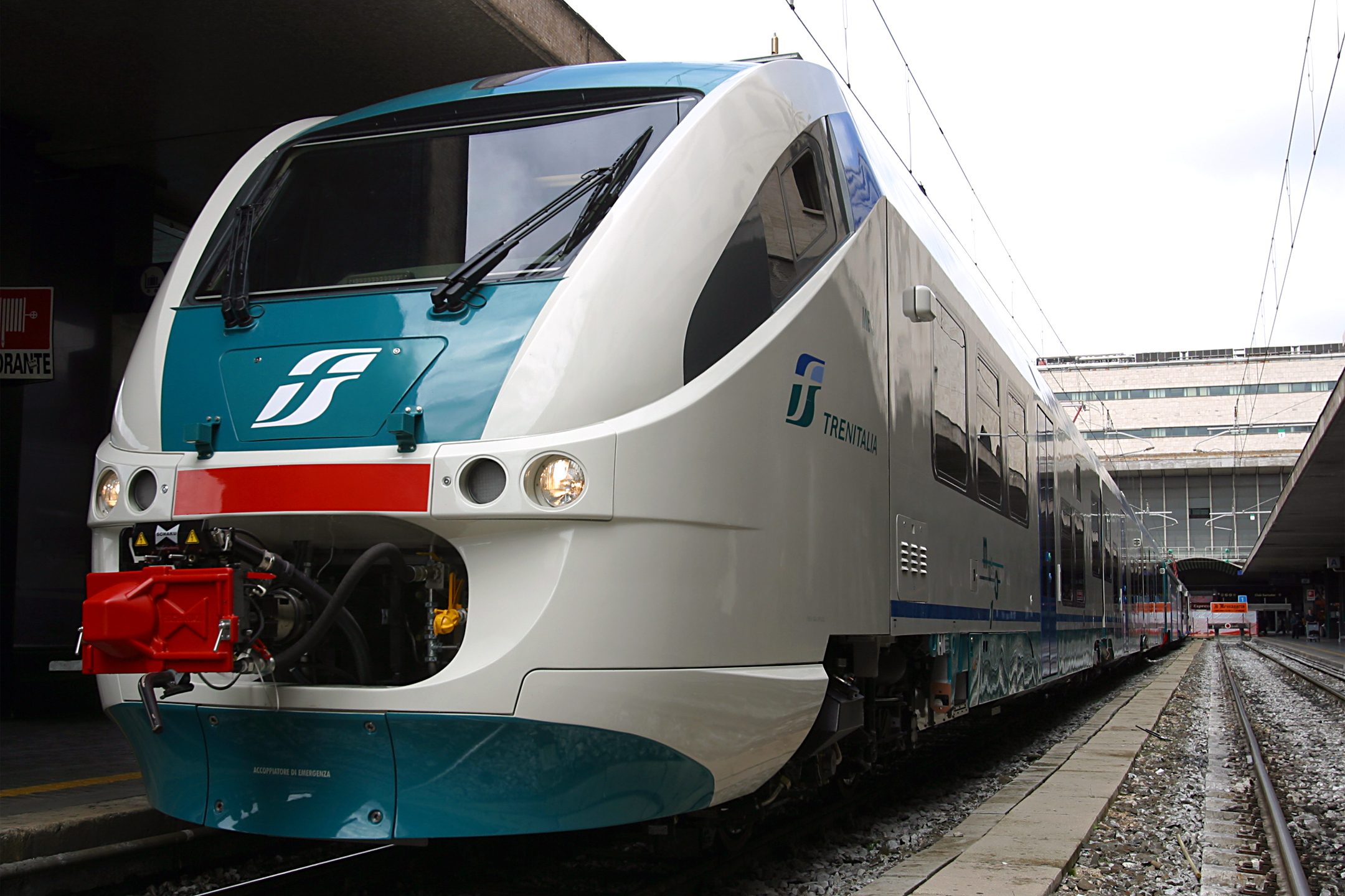 Presa la banda dei treni, rubava ai viaggiatori addormentati sulla linea Villa San Giovanni Roma Presa la banda dei treni, rubava ai viaggiatori addormentati sulla linea Villa San Giovanni Roma