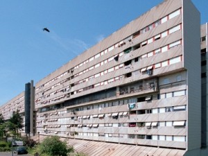 Case popolari, individuati 743 inquilini abusivi: "Alcuni proprietari di altri immobili"
