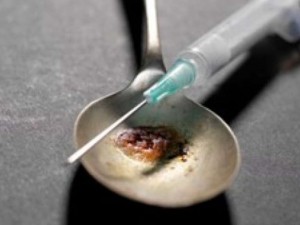 Laurentino 38, arrestato pusher di eroina. I clienti potevano consumare la droga in casa