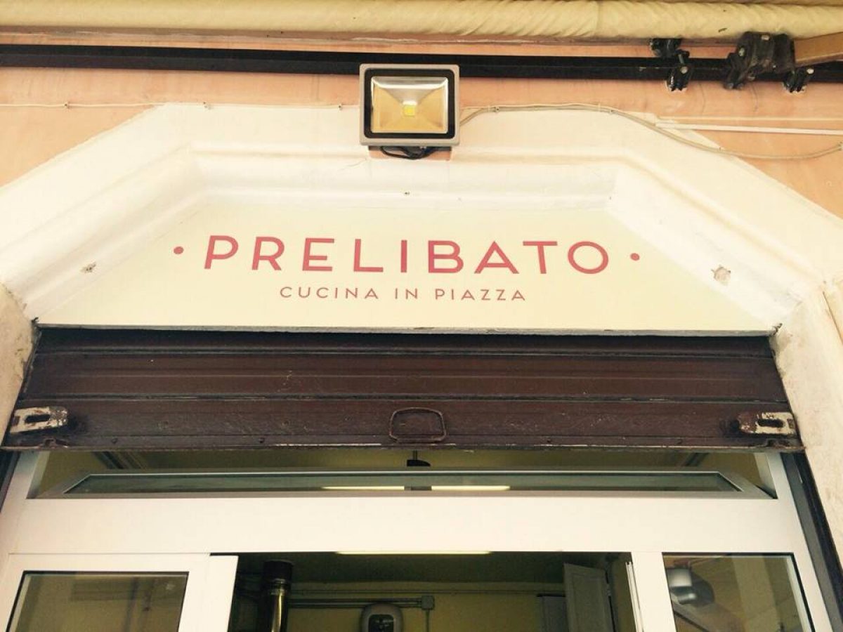 Ristorante Moderno Nel Quartiere Garbatella A Roma