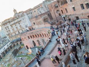 Palatino e Foro Romano chiusi per tre ore per un'assemblea sindacale: file di turisti sotto il sole