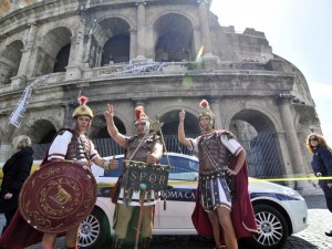 La sindaca Raggi ha ragione a vietare i centurioni al Colosseo: respinto il ricorso