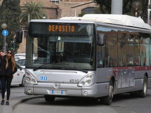 A bordo degli autobus fa troppo caldo e gli autisti svengono: due al pronto soccorso