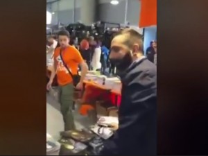 "Togliete quel fumetto", spinte e insulti in uno stand del Romics. Casapound rivendica