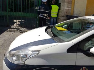 Roma, i vigili chiudono tre hotel abusivi: i turisti costretti a sgomberare le camere