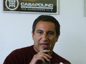 Documento falso per un latitante della camorra: condannato vicepresidente di Casapound