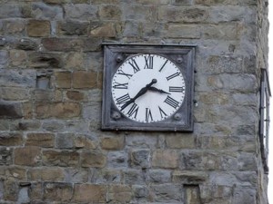 L'orologio di Amatrice, fermo all'ora del terremoto