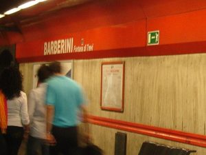 Picchiata e derubata da una bimba di nove anni: rapina shock sulla metropolitana