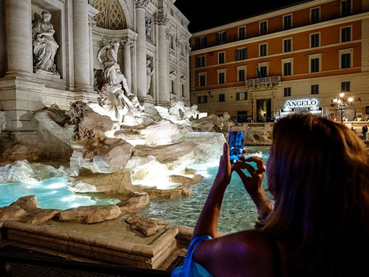 A chi vanno i soldi lanciati