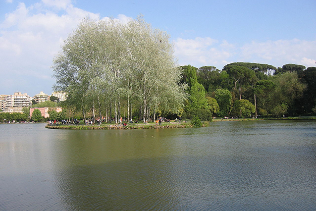 Il laghetto di Villa Ada a Roma (Wikipedia).