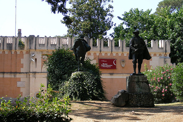Esterno del Museo Canonica di Villa Borghese