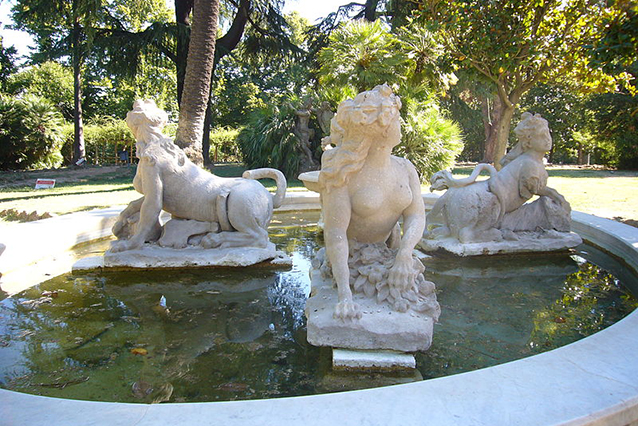 Fontana delle Sfingi di Villa Sciarra a Roma (Wikipedia).
