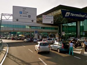 Si sente male all’aeroporto di Fiumicino: morta una signora serba di 71 anni