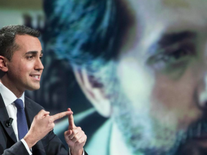 Lo scambio di sms tra Raggi e Di Maio su Marra. Grillo: "Giornalismo killer"