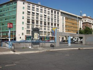 Roma, squilibrato aggredisce gruppo di donne in metro alla stazione Castro Pretorio